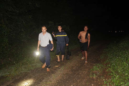 Tiếp tục tìm kiếm 3 thanh niên mất tích khi tắm thác làng Mèo - Ảnh 3.