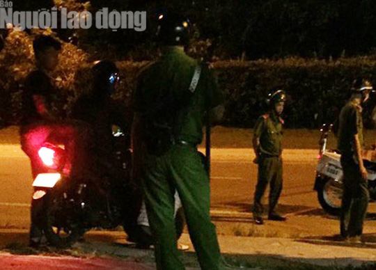 Cảnh sát nổ súng khống chế nhóm người quậy phá ở Phú Quốc - Ảnh 1.