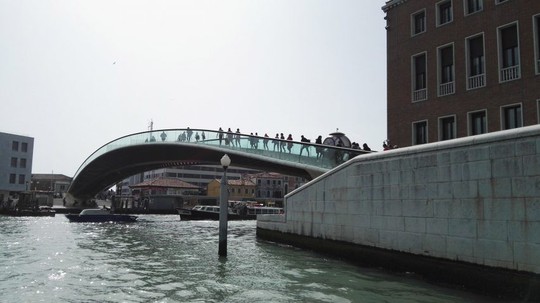 Kiến trúc sư bị phạt 86.000 USD vì cây cầu không thân thiện du lịch - Ảnh 1.