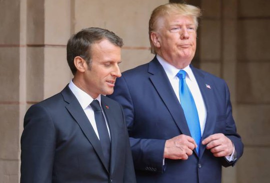 Ông Donald Trump lại dọa đánh thuế rượu vang Pháp, trả đũa thuế công nghệ - Ảnh 1.