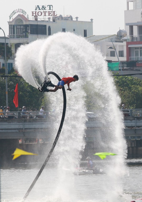 Tưng bừng đua thuyền rồng mừng Quốc khánh trên kênh Nhiêu Lộc - Ảnh 18.