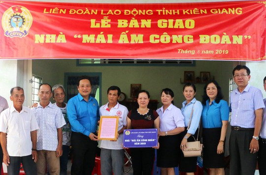 Kiên Giang: Giúp đoàn viên khó khăn an cư - Ảnh 1.
