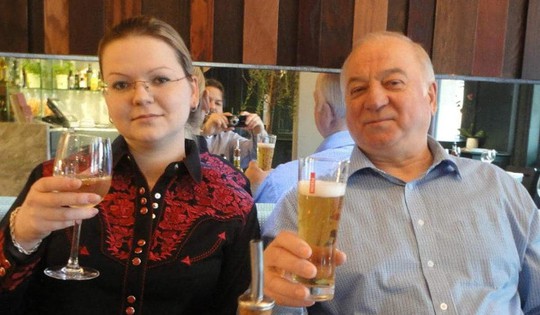 Nga lãnh thêm đòn trừng phạt vụ điệp viên Skripal bị đầu độc - Ảnh 1.