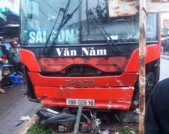 Vụ xe khách tông 4 người chết ở Gia Lai: Bất ngờ mất dữ liệu hành trình - Ảnh 1.