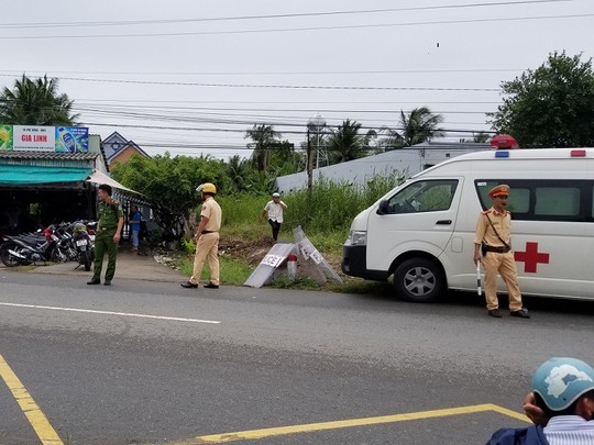Vụ dùng xăng tấn công đoàn cưỡng chế: 2 đối tượng ra đầu thú - Ảnh 2.