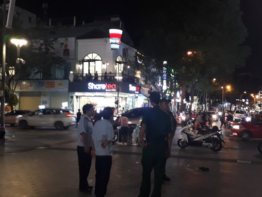 Cận cảnh cuộc rượt đuổi quanh phố đi bộ Nguyễn Huệ - Ảnh 5.