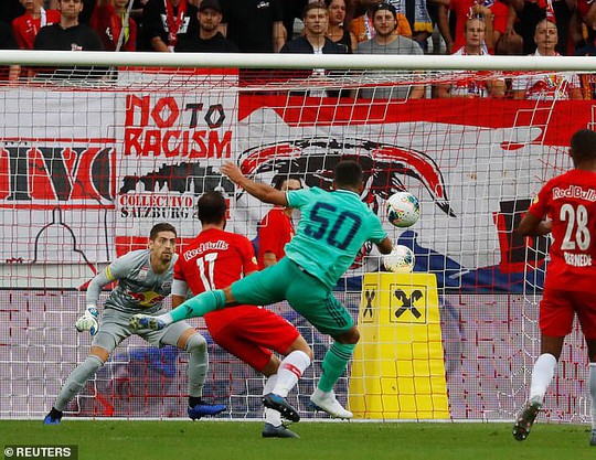 Hazard lập siêu phẩm, Real Madrid thắng nhọc nhằn bò đỏ Salzburg - Ảnh 4.
