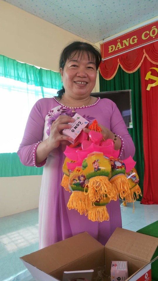 Báo Người Lao Động mang trung thu đến trẻ em nghèo Hậu Giang - Ảnh 3.