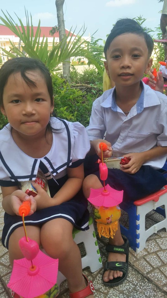 Báo Người Lao Động mang trung thu đến trẻ em nghèo Hậu Giang - Ảnh 12.