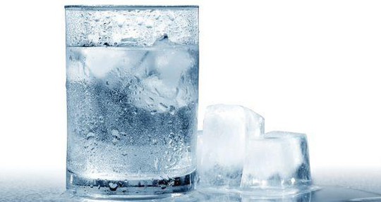 Uống nước lạnh sau ăn có thể gây ung thư? - Ảnh 1.