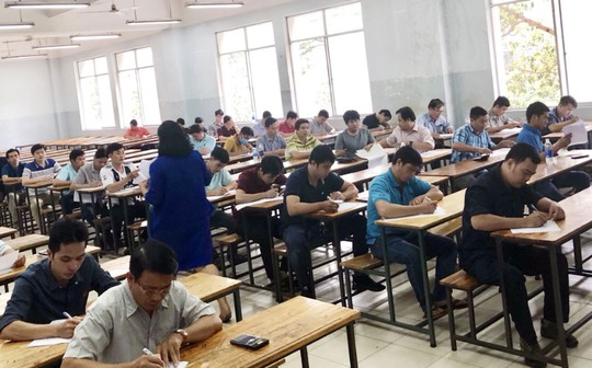 Ôn lý thuyết, luyện tay nghề cho công nhân - Ảnh 1.