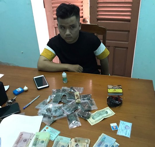 2 sinh viên mua bán gần 1,5 kg cần sa, vận chuyển bằng đường bưu điện - Ảnh 1.