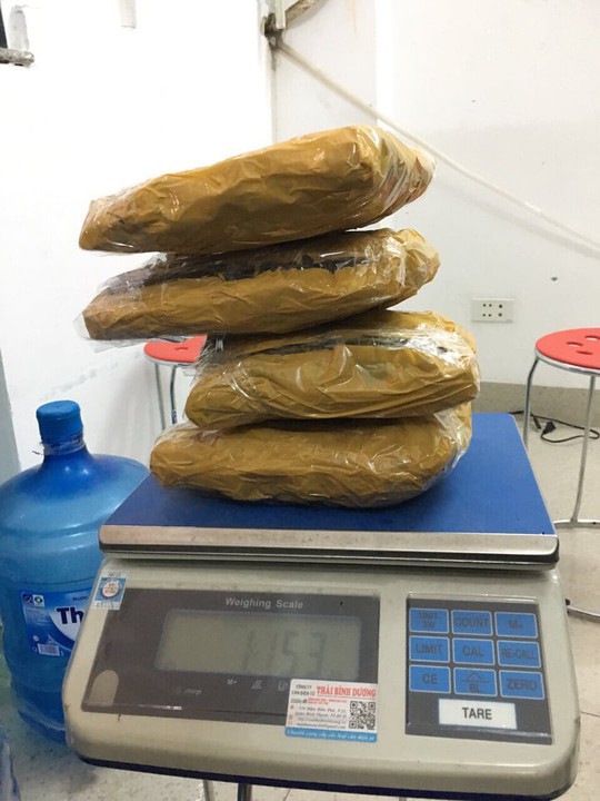 2 sinh viên mua bán gần 1,5 kg cần sa, vận chuyển bằng đường bưu điện - Ảnh 2.