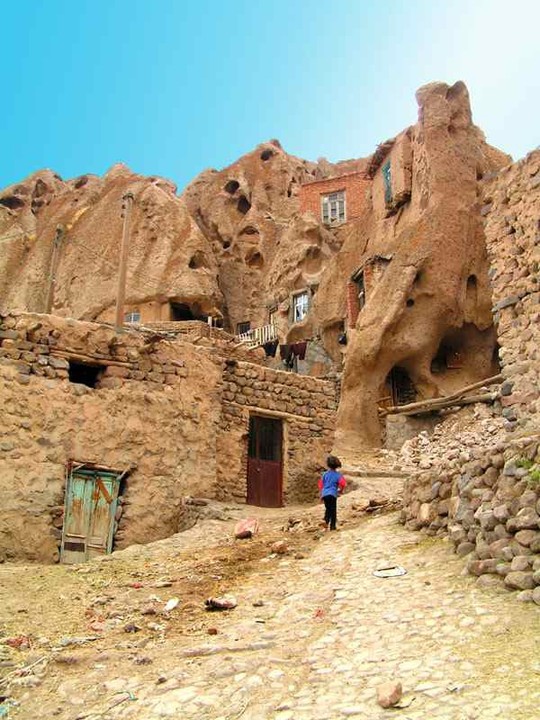 Kiến trúc hang động độc nhất vô nhị trong ngôi làng cổ bằng đá - Ảnh 5.