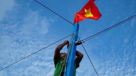 Chung tay lan tỏa “Một triệu lá cờ Tổ quốc cùng ngư dân bám biển” - Ảnh 2.