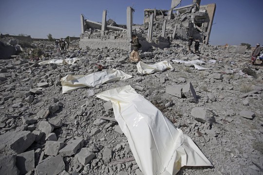 Yemen: Ít nhất 100 tù nhân chết sau 7 vụ không kích nhà tù - Ảnh 1.