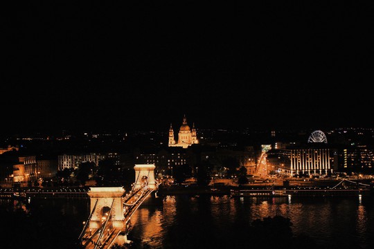 Budapest - nơi những chiếc cầu kể chuyện - Ảnh 11.