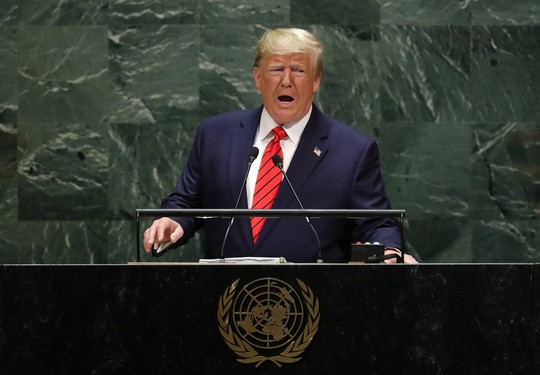 Tổng thống Trump vừa đánh vừa xoa Iran, chỉ trích Trung Quốc - Ảnh 1.