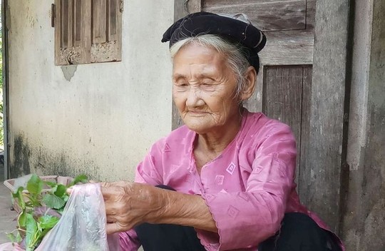 Cụ bà 83 tuổi xin thoát nghèo được Chủ tịch tỉnh Thanh Hóa tặng bằng khen - Ảnh 4.