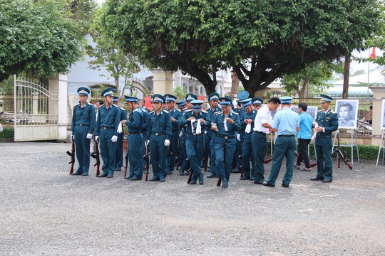 Lễ viếng Đại tá phi công Nguyễn Văn Bảy đang diễn ra tại quê nhà - Ảnh 14.