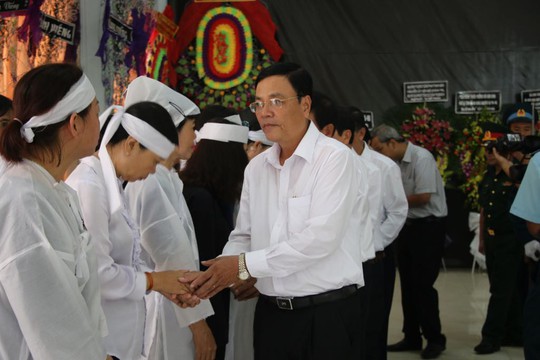 Lễ viếng Đại tá phi công Nguyễn Văn Bảy đang diễn ra tại quê nhà - Ảnh 3.