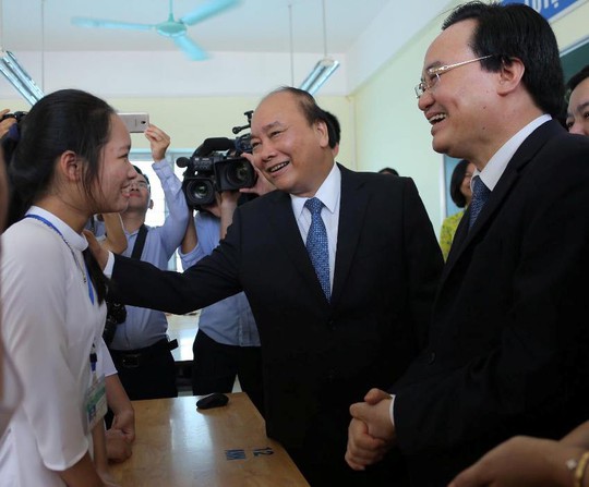 Thủ tướng Nguyễn Xuân Phúc đánh trống khai giảng năm học mới - Ảnh 13.