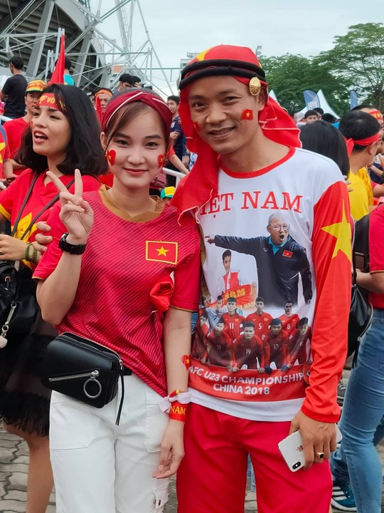 Tuyển Việt Nam gặp Thái Lan: Áo đỏ sao vàng nhuộm rực sân vận động - Ảnh 5.