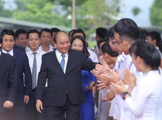 Thủ tướng Nguyễn Xuân Phúc đánh trống khai giảng năm học mới - Ảnh 3.