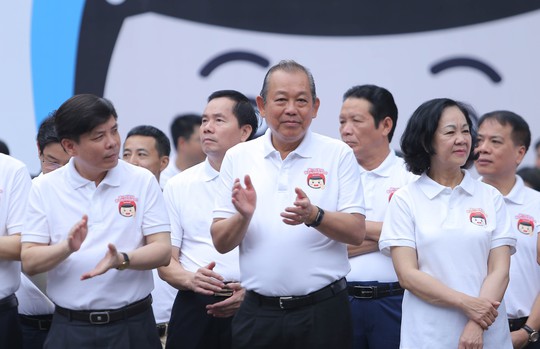 Phó Thủ tướng Trương Hòa Bình cùng 3.000 học sinh đi bộ vận động Đội mũ bảo hiểm cho trẻ em - Ảnh 3.