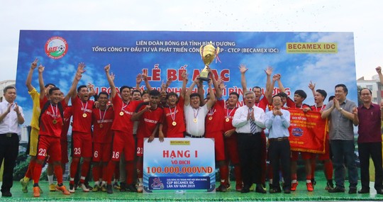 CLB Hoàng Gia đăng quang giải bóng đá thành phố mới Bình Dương 2019 - Ảnh 1.