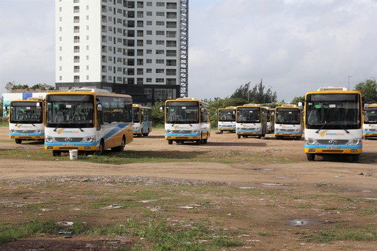 Hàng loạt tài xế xe buýt ngừng việc, vì doanh nghiệp nợ lương 2 tháng - Ảnh 2.