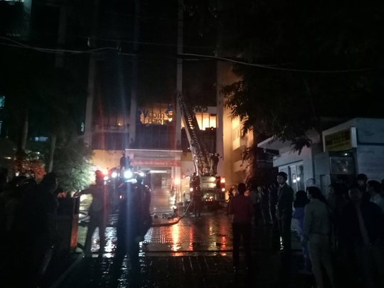 Cháy tòa nhà dầu khí ở TP Thanh Hóa, 1 người tử vong, nhiều người bị thương - Ảnh 5.