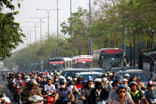 Kinh hoàng cảnh kẹt xe trên mọi ngả đường khu Đông TP HCM - Ảnh 5.