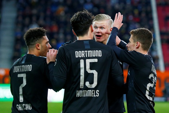 Lập hat-trick ra mắt Dortmund, thần đồng Haaland làm chao đảo Bundesliga - Ảnh 6.