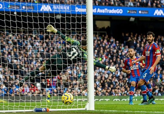 Sergio Aguero ghi bàn thứ 250, Man City rơi chiến thắng sân nhà - Ảnh 2.