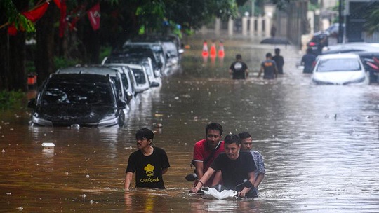 Jakarta: Mưa không bình thường một đêm, 16 người chết - Ảnh 5.