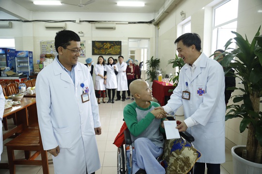 Bữa cơm tất niên giá 0 đồng dành cho hàng trăm bệnh nhân ung thư - Ảnh 2.