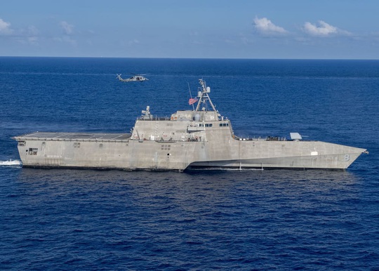 Tàu chiến Mỹ thách thức Trung Quốc ở biển Đông - Ảnh 1.