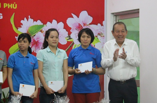 Phó Thủ tướng Thường trực Trương Hòa Bình tặng 400 suất quà Tết ở Quảng Nam - Ảnh 4.