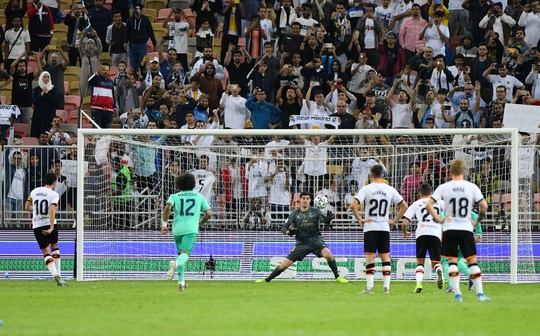 Real Madrid đánh úp Valencia, giành vé vào chung kết Siêu cúp - Ảnh 9.