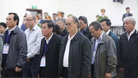 Xét xử 2 nguyên Chủ tịch UBND TP Đà Nẵng: Đề nghị trả hồ sơ, điều tra lại - Ảnh 1.