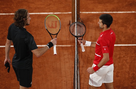 Đánh bại tài năng Hy Lạp, Djokovic hẹn chung kết với Rafael Nadal - Ảnh 2.