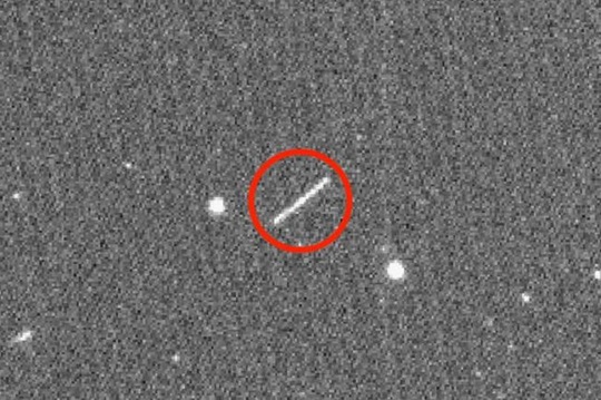 Tên lửa của NASA được phóng lên mặt trăng vào năm 1966 quay lại trái đất - Ảnh 1.