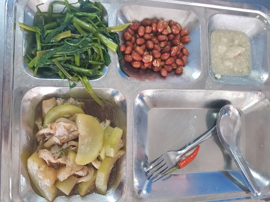 Bữa ăn chỉ 11.000 đồng, sao công nhân đủ sức làm việc? - Ảnh 2.