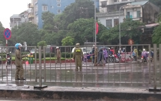 Ảnh hưởng bão số 7, Quảng Ninh cấm cầu Bãi Cháy một chiều - Ảnh 1.