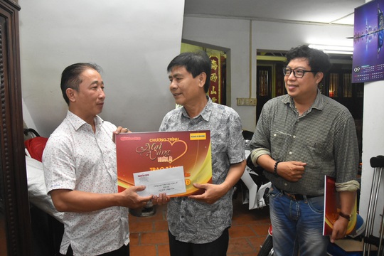 Mai Vàng nhân ái thăm 2 NSƯT - nhạc sĩ Hoàng Thành và Minh Tâm - Ảnh 6.