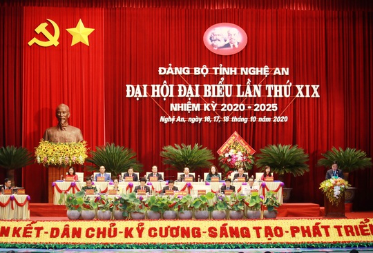 Thủ tướng Nguyễn Xuân Phúc dự chỉ đạo Đại hội Đảng bộ tỉnh Nghệ An - Ảnh 1.