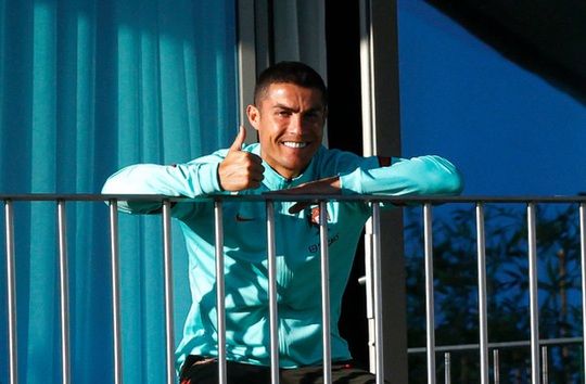 Về Turin cách ly Covid-19, Ronaldo tuyên chiến với Bộ trưởng thể thao Ý - Ảnh 2.