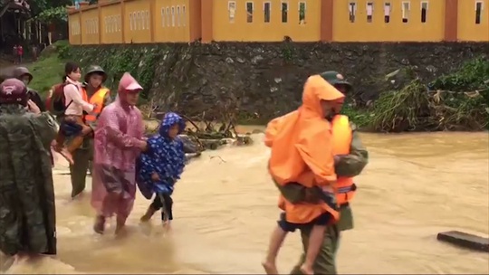Lũ chồng lũ, 11.000 nhà dân ở Quảng Bình lại ngập chìm trong nước - Ảnh 7.