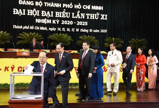 Đại hội Đảng bộ TP HCM khóa XI ủng hộ đồng bào bị bão lũ miền Trung - Ảnh 2.